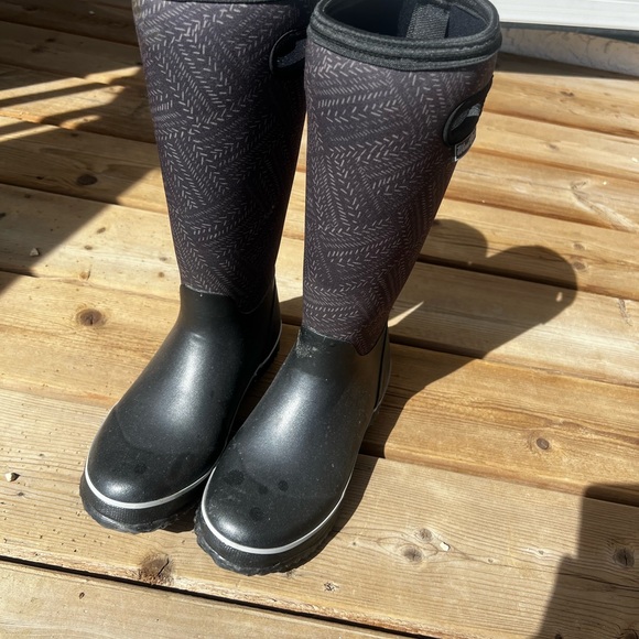 black WindRiver rain boots - Picture 2 of 4